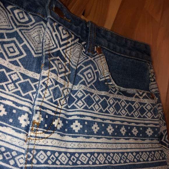 Patterned Jean Shorts - Picture 3 of 7